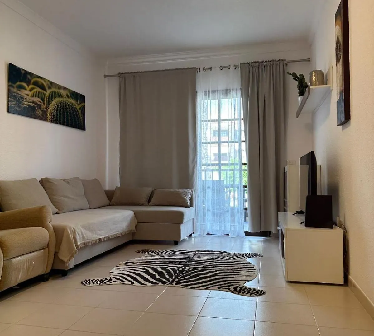 Balcon Del Mar- Pool View Apartment Arona  Arona (Tenerife)